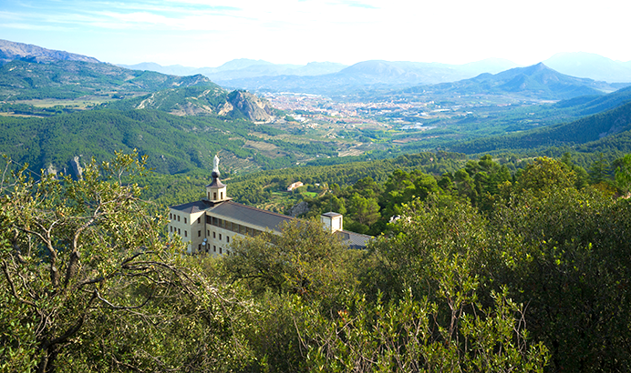 ALCOY ( atractivo patrimonio artístico y un excelente entorno natural )